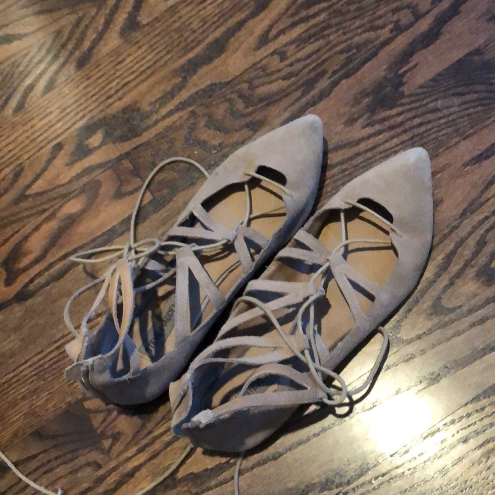 Pointed toe Steve Madden flats